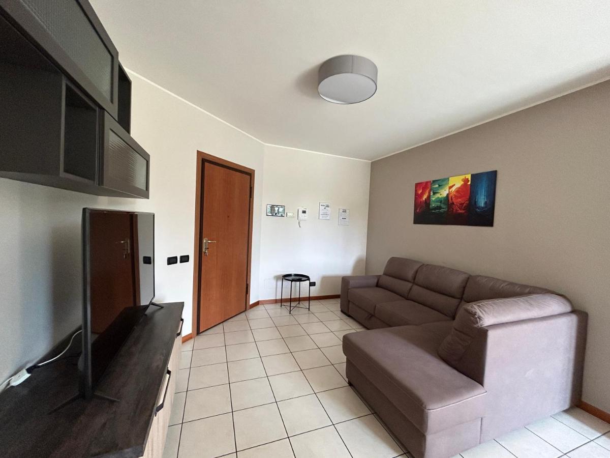 Appartamento Mimosa - Immobili E Soluzioni Rent Brembate Luaran gambar