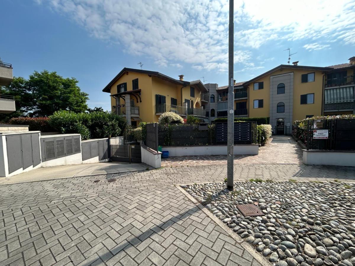 Appartamento Mimosa - Immobili E Soluzioni Rent Brembate Luaran gambar